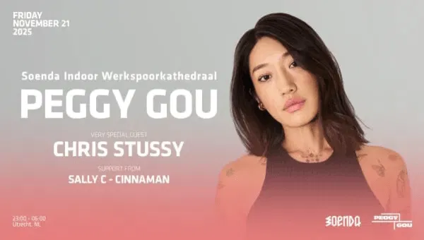 DJ Peggy Gou, banner voor haar show voor Soenda Indoor Festival met de tekst: 'Friday November 21 2025, Soenda Indoor Werkspoorkathedraal, PEGGY GOU, very special guest CHRIS STUSSY, support from SALLY C - CINNAMAN, 23:00 - 06:00'